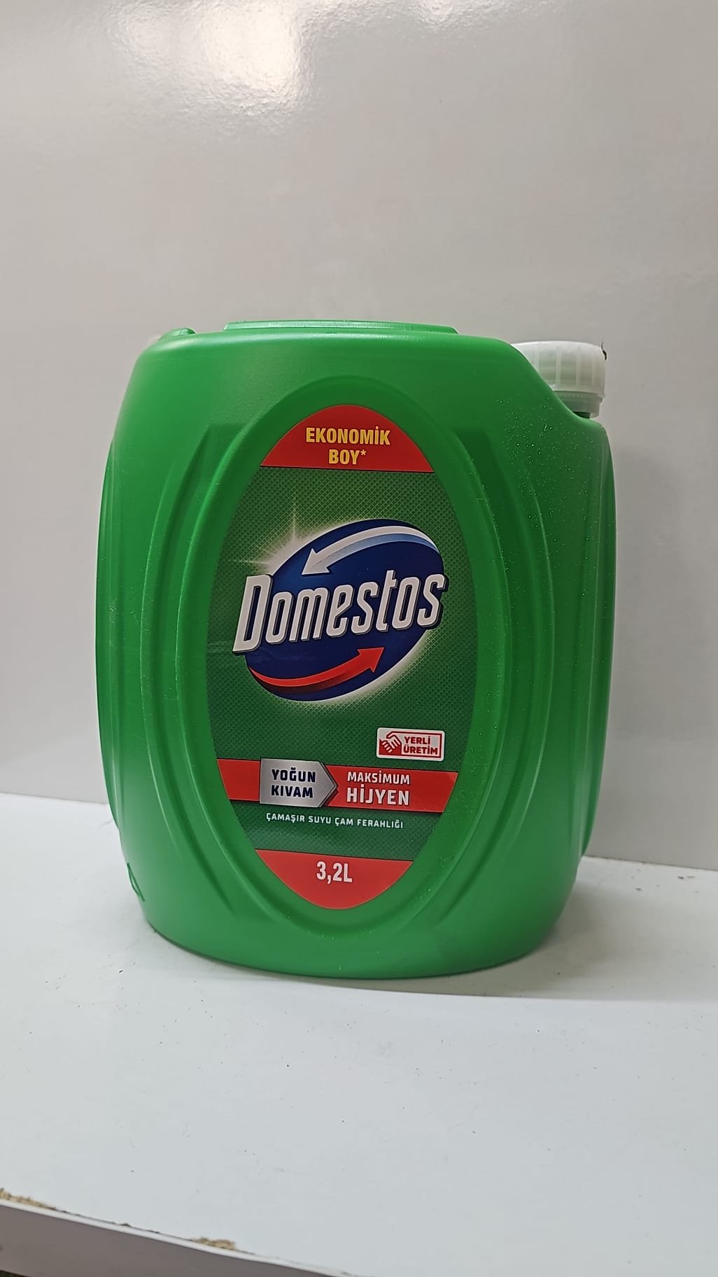 (Domestos)